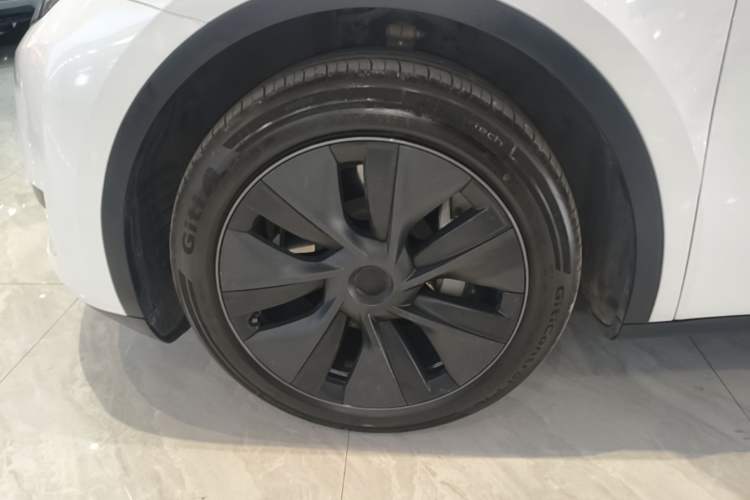 Used Tesla Model Y 2023 Rear-Wheel-Drive Version Left Front Wheel Hub