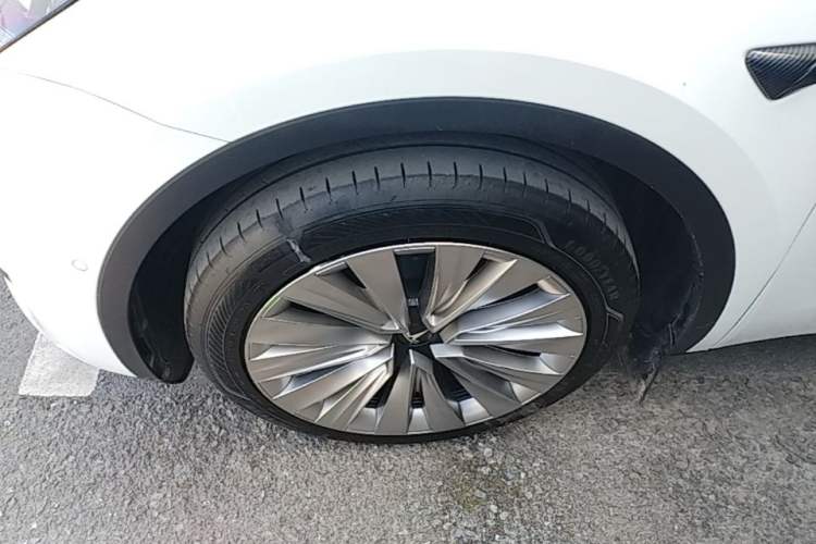 Used Tesla Model Y 2023 Rear-Wheel-Drive Version Left Front Wheel Hub