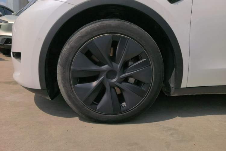 Used Tesla Model Y 2023 Rear-Wheel-Drive Version Left Front Wheel Hub