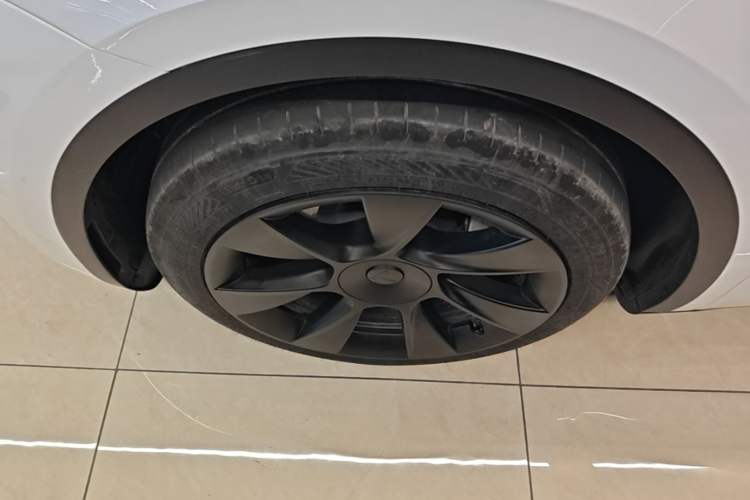 Used Tesla Model Y 2023 Rear-Wheel-Drive Version Left Front Wheel Hub