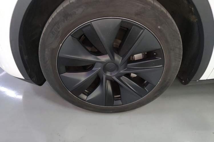 Used Tesla Model Y 2023 Rear-Wheel-Drive Version Left Front Wheel Hub