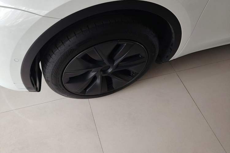 Used Tesla Model Y 2023 Rear-Wheel-Drive Version Left Front Wheel Hub