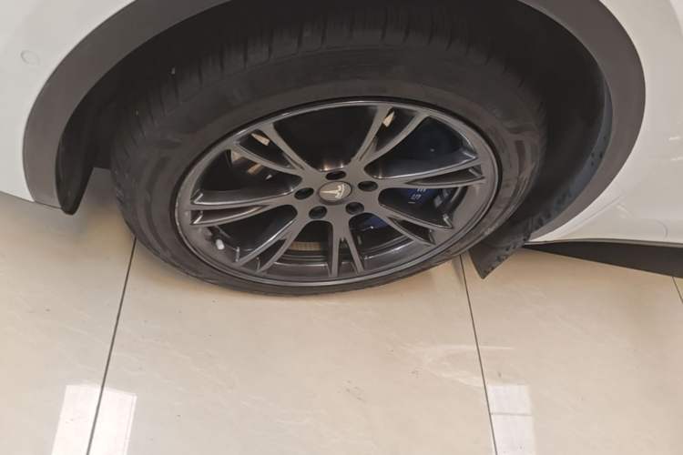 Used Tesla Model Y 2023 Rear-Wheel-Drive Version Left Front Wheel Hub