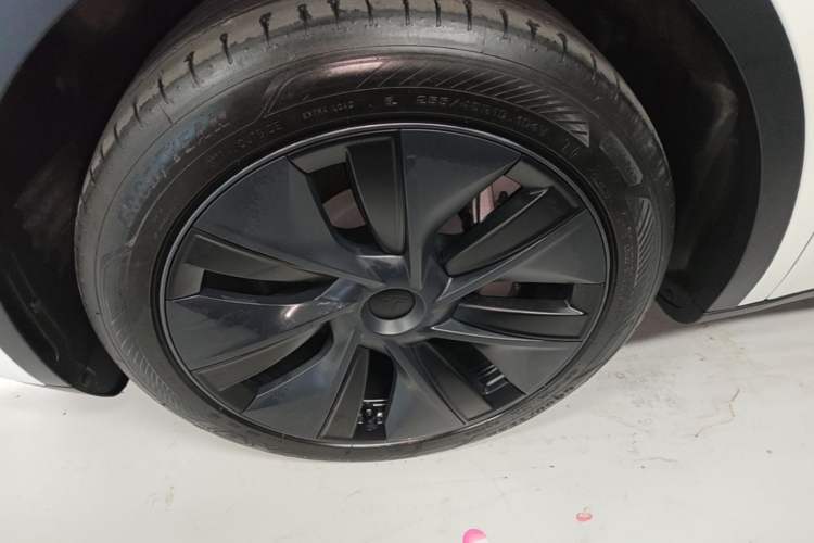 Used Tesla Model Y 2023 Rear-Wheel-Drive Version Left Front Wheel Hub