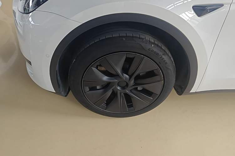 Used Tesla Model Y 2023 Rear-Wheel-Drive Version Left Front Wheel Hub
