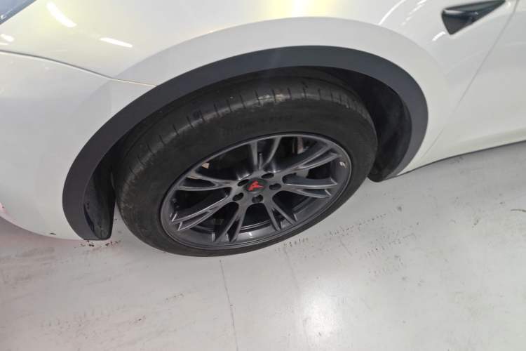 Used Tesla Model Y 2023 Rear-Wheel-Drive Version Left Front Wheel Hub