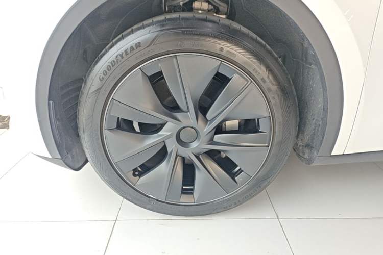 Used Tesla Model Y 2023 Rear-Wheel-Drive Version Left Front Wheel Hub