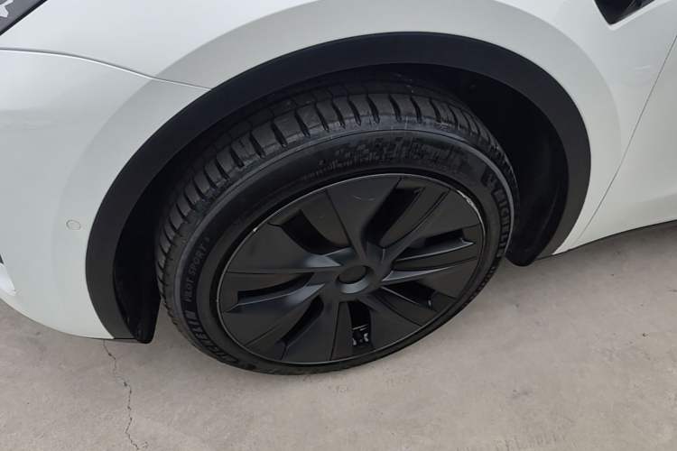 Used Tesla Model Y 2023 Rear-Wheel-Drive Version Left Front Wheel Hub
