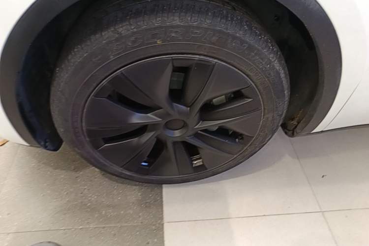 Used Tesla Model Y 2023 Rear-Wheel-Drive Version Left Front Wheel Hub