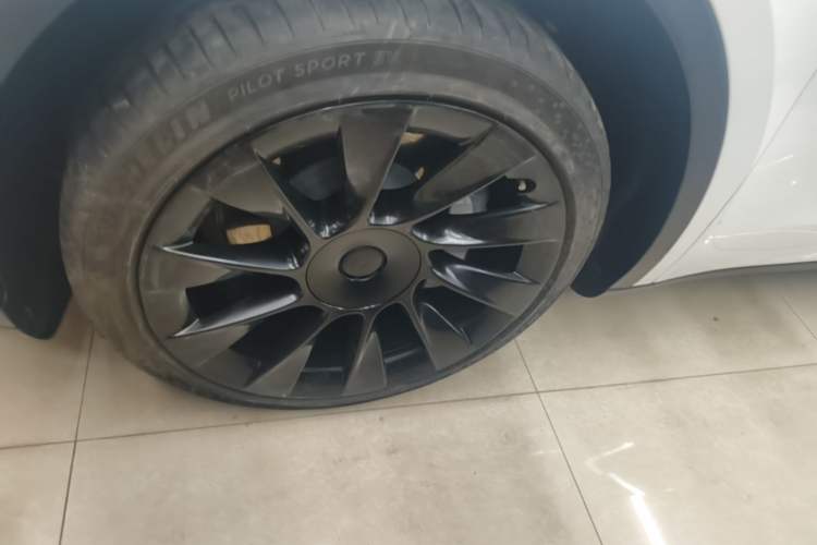 Used Tesla Model Y 2023 Rear-Wheel-Drive Version Left Front Wheel Hub