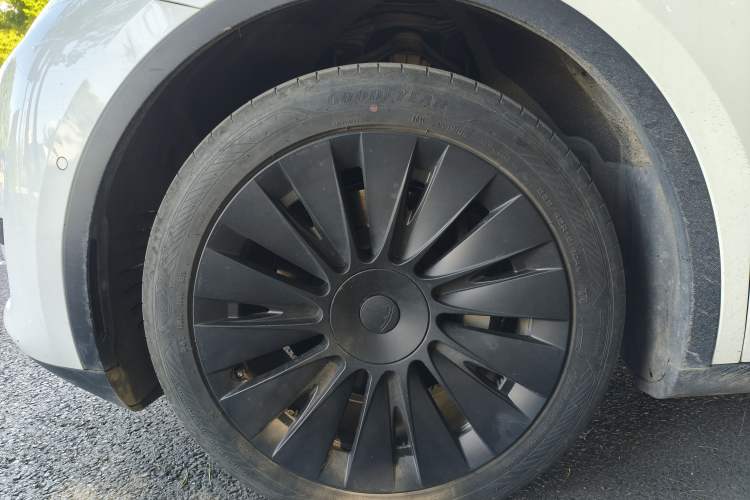 Used Tesla Model Y 2023 Rear-Wheel-Drive Version Left Front Wheel Hub