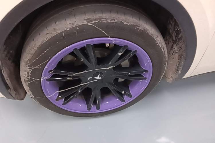 Used Tesla Model Y 2023 Rear-Wheel-Drive Version Left Front Wheel Hub