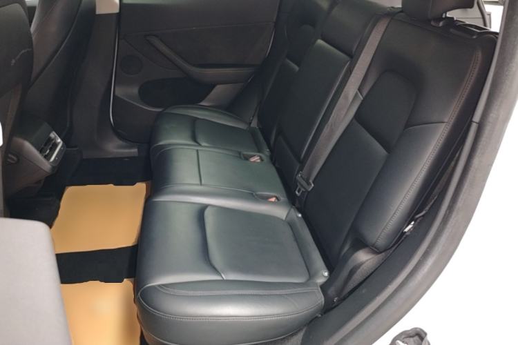 Used Tesla Model Y 2023 Long-Range All-Wheel-Drive Version Left Rear Seat