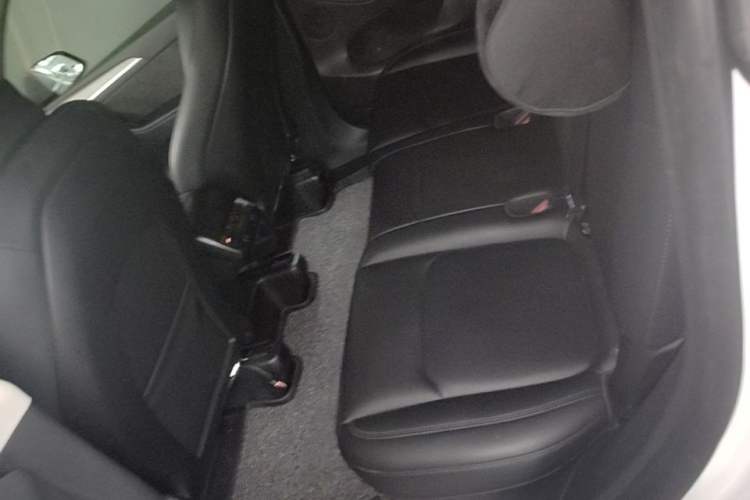 Used Tesla Model Y 2023 Long-Range All-Wheel-Drive Version Left Rear Seat