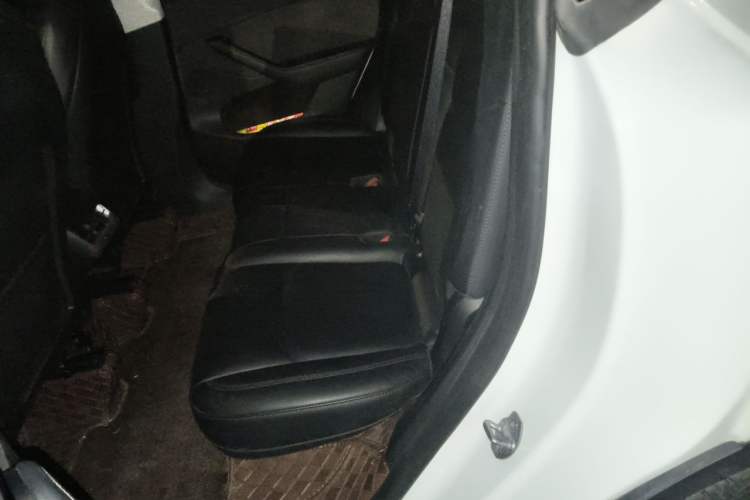 Used Tesla Model Y 2023 Long-Range All-Wheel-Drive Version Left Rear Seat