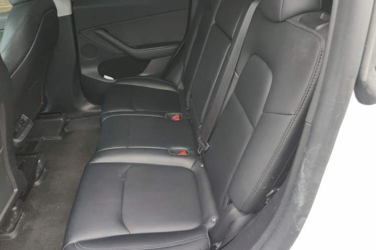 Used Tesla Model Y 2023 Long-Range All-Wheel-Drive Version Left Rear Seat