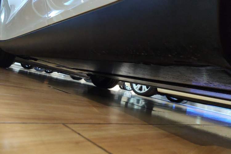Used Tesla Model Y 2023 Rear-Wheel-Drive Version Left Side Sill