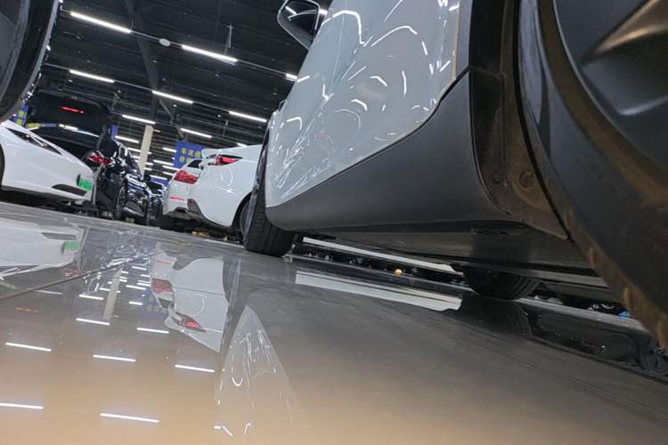 Used Tesla Model Y 2023 High-Performance All-Wheel-Drive Version Left Side Sill