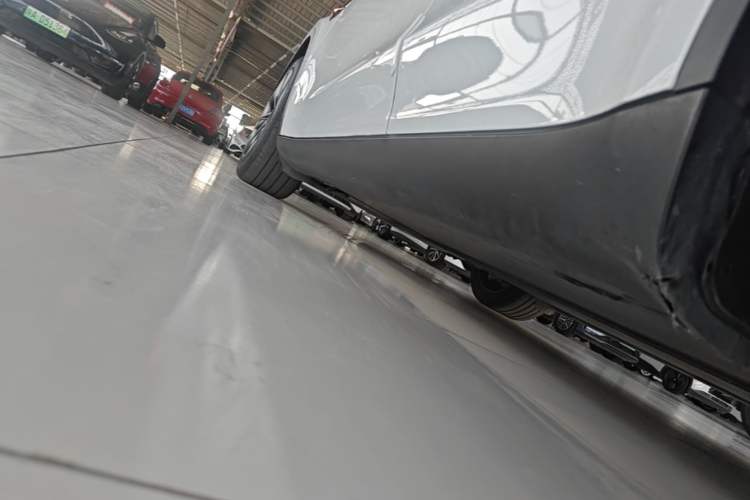 Used Tesla Model Y 2023 Rear-Wheel-Drive Version Left Side Sill