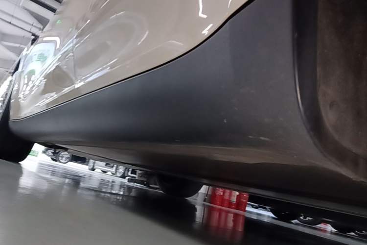 Used Tesla Model Y 2023 Rear-Wheel-Drive Version Left Side Sill