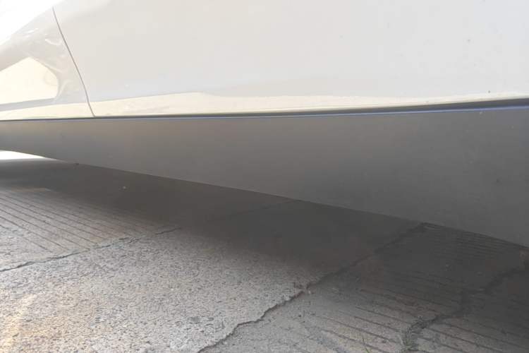 Used Tesla Model Y 2023 Rear-Wheel-Drive Version Left Side Sill