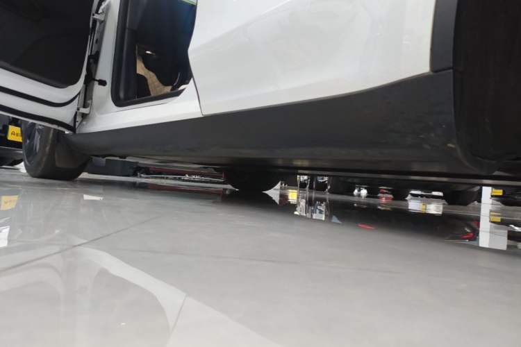 Used Tesla Model Y 2023 Rear-Wheel-Drive Version Left Side Sill