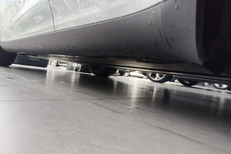 Used Tesla Model Y 2023 Rear-Wheel-Drive Version Left Side Sill