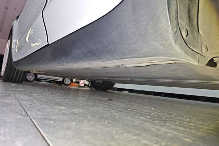 Used Tesla Model Y 2023 Rear-Wheel-Drive Version Left Side Sill