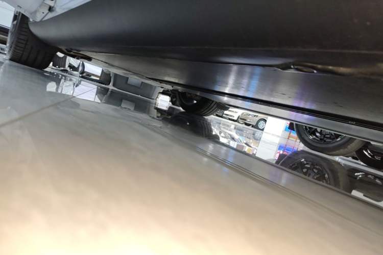 Used Tesla Model Y 2023 Long-Range All-Wheel-Drive Version Left Side Sill