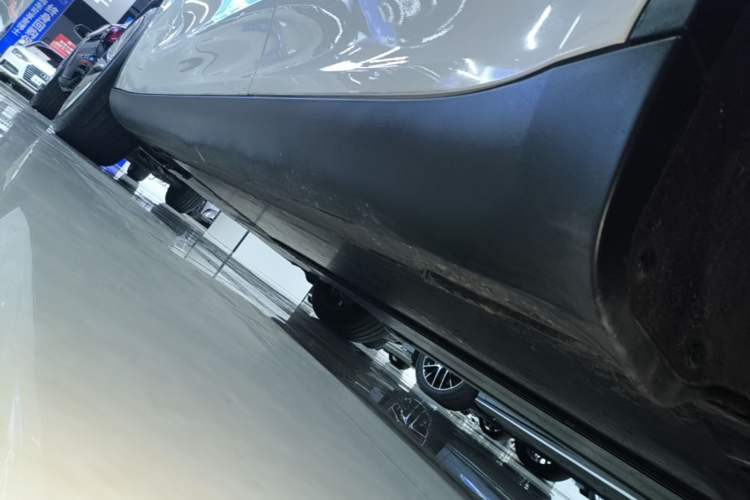 Used Tesla Model Y 2023 Rear-Wheel-Drive Version Left Side Sill