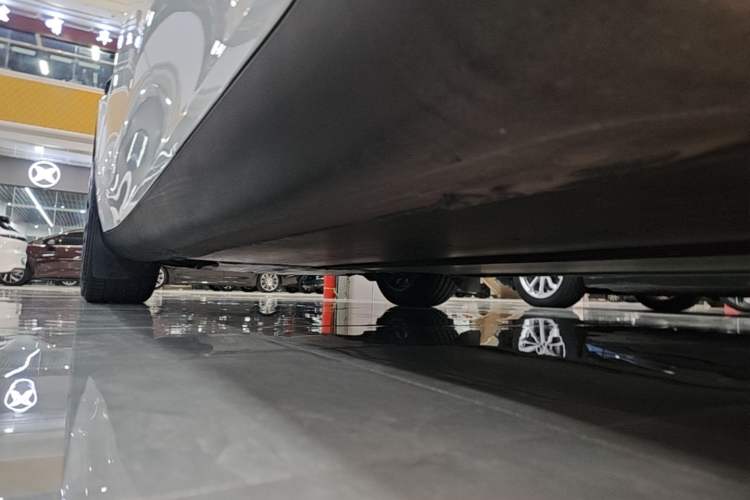 Used Tesla Model Y 2023 Rear-Wheel-Drive Version Left Side Sill