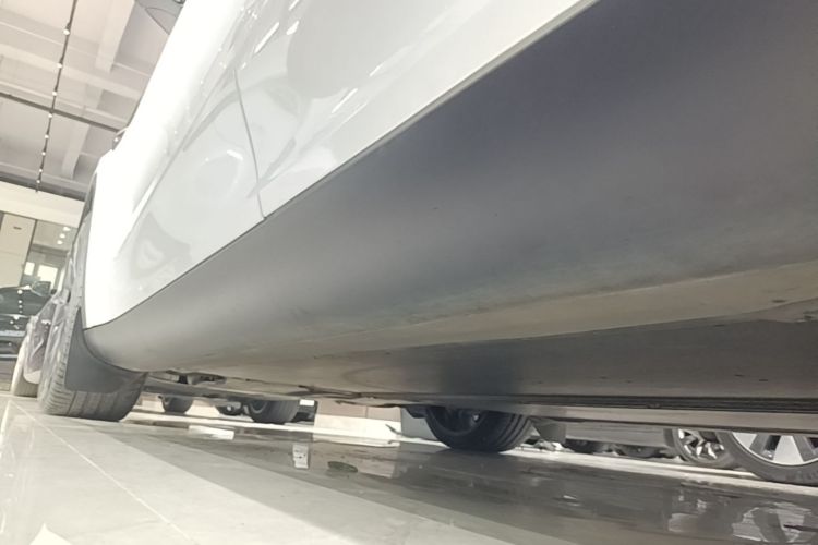 Used Tesla Model Y 2023 High-Performance All-Wheel-Drive Version Left Side Sill