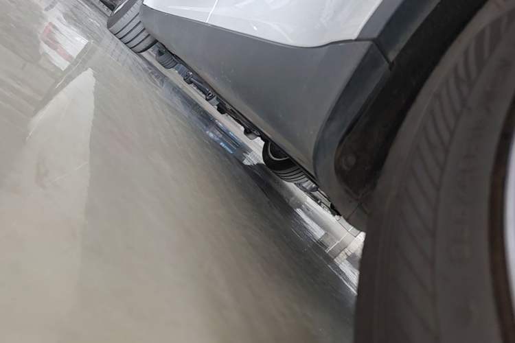 Used Tesla Model Y 2023 Rear-Wheel-Drive Version Left Side Sill