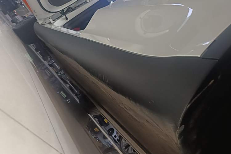 Used Tesla Model Y 2023 Long-Range All-Wheel-Drive Version Left Side Sill