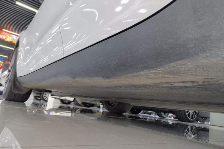 Used Tesla Model Y 2023 Rear-Wheel-Drive Version Left Side Sill