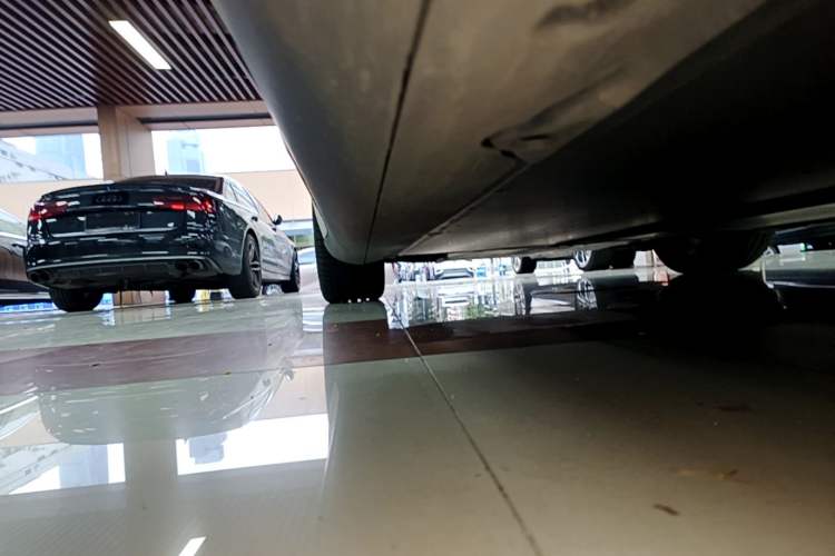Used Tesla Model Y 2023 High-Performance All-Wheel-Drive Version Left Side Sill