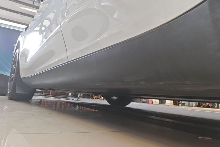 Used Tesla Model Y 2023 Rear-Wheel-Drive Version Left Side Sill