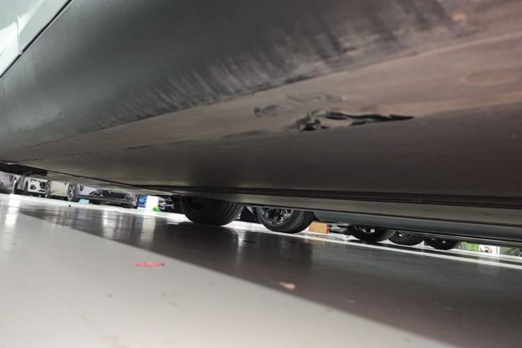 Used Tesla Model Y 2023 Rear-Wheel-Drive Version Left Side Sill