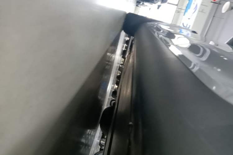Used Tesla Model Y 2023 Long-Range All-Wheel-Drive Version Left Side Sill