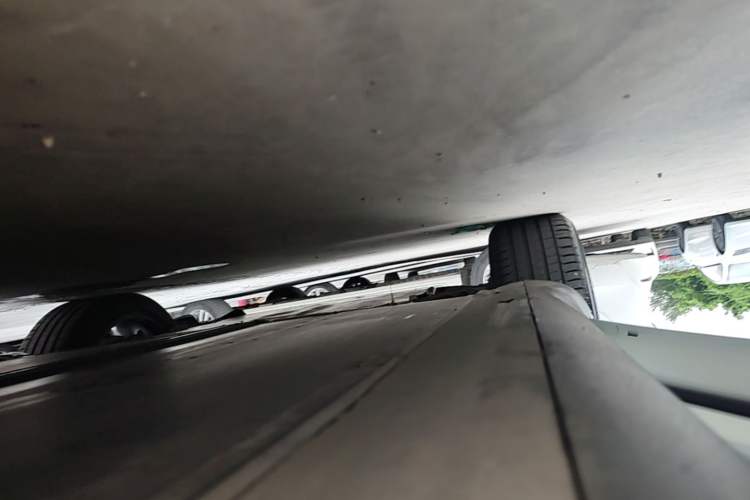 Used Tesla Model Y 2023 Rear-Wheel-Drive Version Left Side Sill