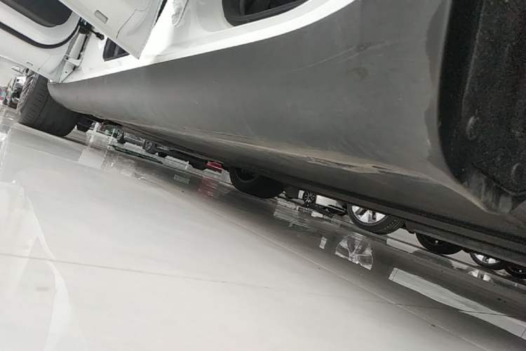 Used Tesla Model Y 2023 Long-Range All-Wheel-Drive Version Left Side Sill