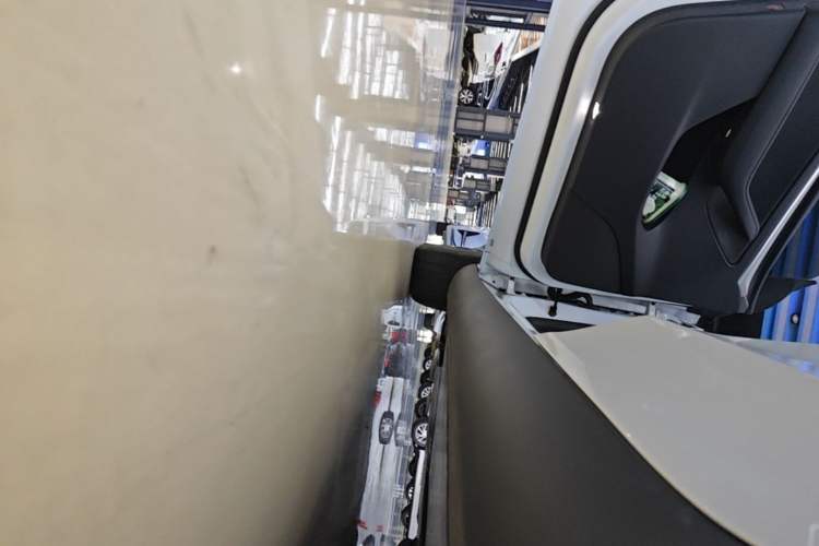 Used Tesla Model Y 2023 Rear-Wheel-Drive Version Left Side Sill