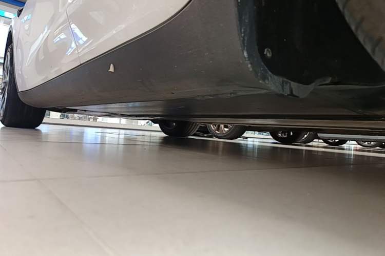 Used Tesla Model Y 2023 Rear-Wheel-Drive Version Left Side Sill