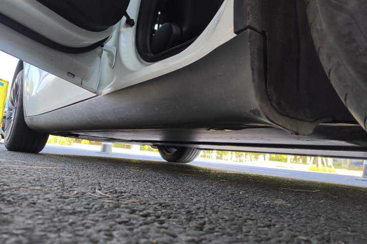 Used Tesla Model Y 2023 Rear-Wheel-Drive Version Left Side Sill