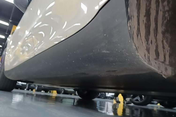 Used Tesla Model Y 2023 Rear-Wheel-Drive Version Left Side Sill