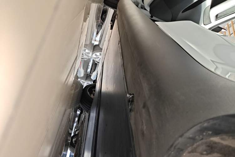 Used Tesla Model Y 2023 Rear-Wheel-Drive Version Left Side Sill