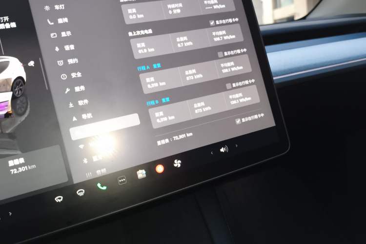 Used Tesla Model Y 2023 Rear-Wheel-Drive Version Odometer Close Up