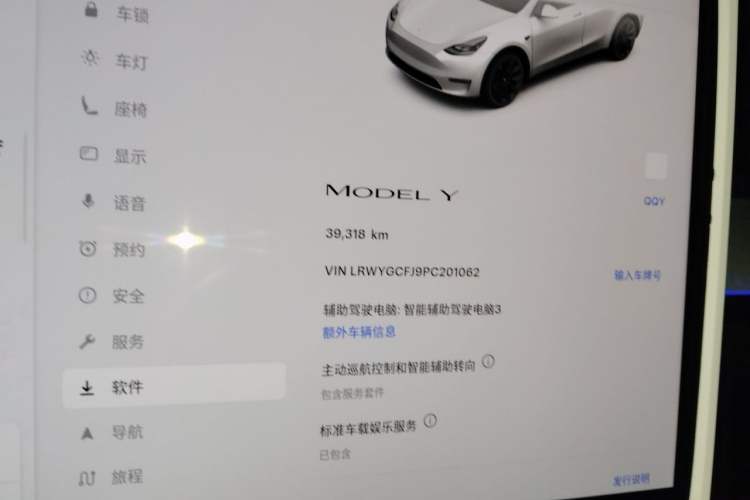 Used Tesla Model Y 2023 Rear-Wheel-Drive Version Odometer Close Up