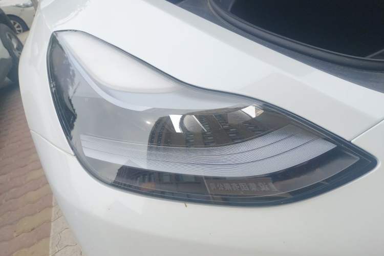 Used Tesla Model Y 2023 Long-Range All-Wheel-Drive Version Right Front Headlight