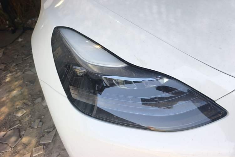 Used Tesla Model Y 2023 Long-Range All-Wheel-Drive Version Right Front Headlight